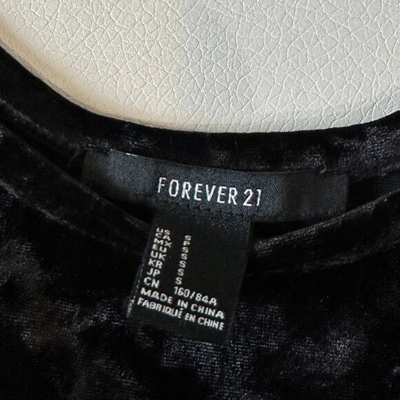 FOREVER 21 Velvet Black Crop Top - Picture 3 of 4